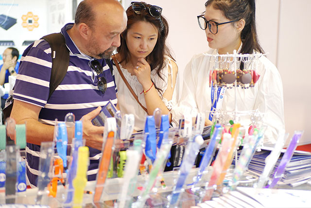 �������ŷ����ʵ�19��IOTE�Ϻ�վ������Ļ